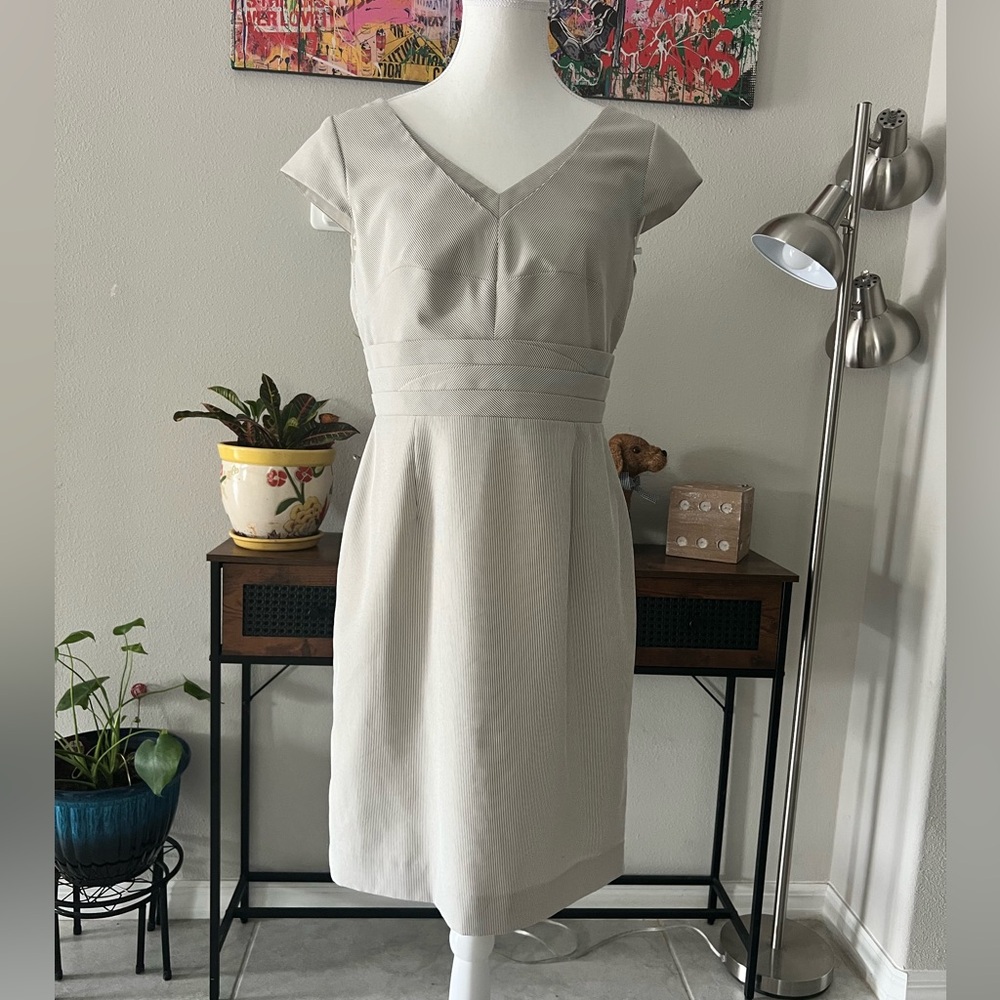 Antonio Melani Elegant Cream Cap Sleeve Dress